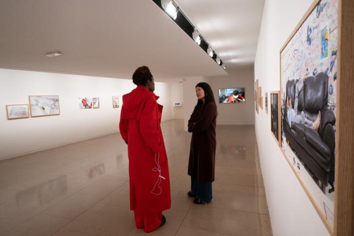 Artist Chia Huang (right)