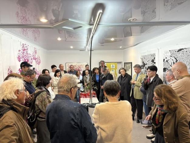 The exhibition 'Influences' opens with many distinguished guests attending.