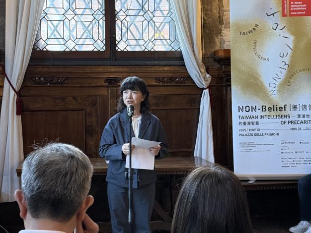 Deputy Minister of Culture Lee Ching-hwi delivers a speech at the opening event