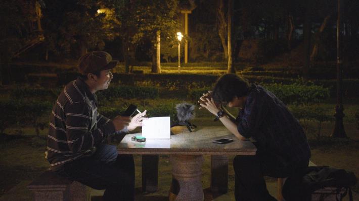 'Park' follows Indonesian immigrants Asri and Hasan, who convene at a bench every day at twilight hour in Tainan Park