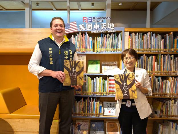 贈送臺文館出版的繪本《樹可能記得》