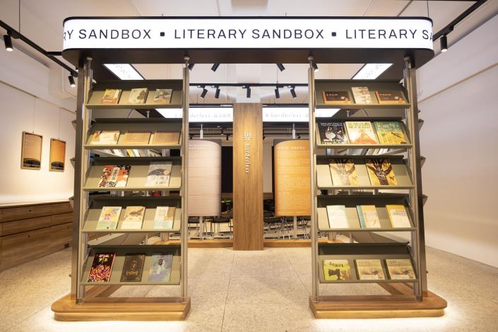 「最美麗的書：臺灣與捷克」為臺灣文學糧倉「開倉」特展之一，精選臺灣與捷克競賽得獎書籍，呈現設計及裝幀美學所展現的創作世界，邀請讀者於翻閱中體驗設計美學勾勒出的創意。