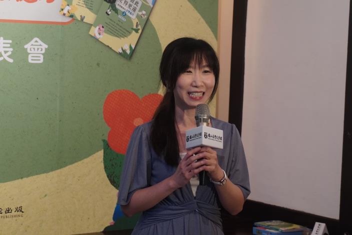 06-《陪伴彼此，走得更遠》「文學讀本」邀請作家吳妮民擔任主編，精選12位作家21篇作品，分為「病來了，淚來了」、「新的關係，心的關係」、「放下自己，放下疾病，放下受苦