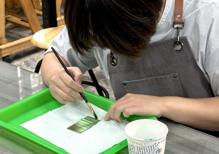 舊符號．新識別—蝕刻工牌體驗