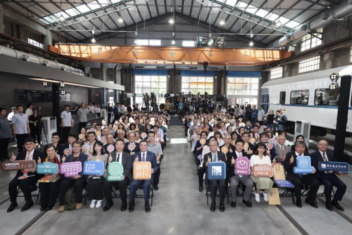 「國家鐵道博物館第一階段開放」開幕典禮邀請臺北機廠老員工回娘家，民間鐵道交通協會、文化與交通相關領域專家學者、文物捐贈者代表等共同見證歷經9年的整備與修復、由國定古蹟轉型為博物館的重要時刻。