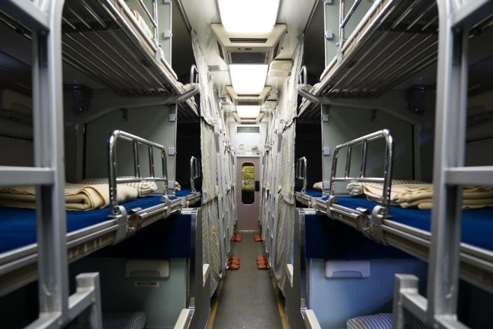 4.2月19日、20日（大年初三、初四）限時解鎖經典車廂，帶領民眾入內一睹SP32865號莒光號與583系寢台電車風采。（圖為位於柴電工場車輛展區583系寢台電車內裝）