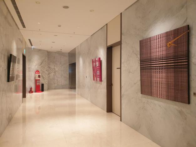 李政勳作品〈如此性感，時尚的妳〉於酒店內一樓藝術廊道展出
