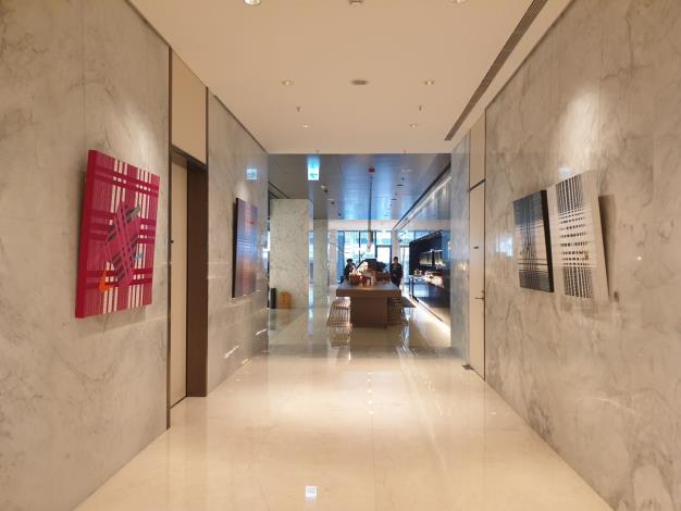 李政勳作品〈愛的幻覺〉〈Coco,Cambon No.31〉於酒店內一樓藝術廊道展出