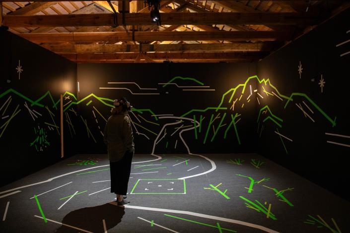 現場觀眾體驗《雲在兩千米》。（文策院提供）