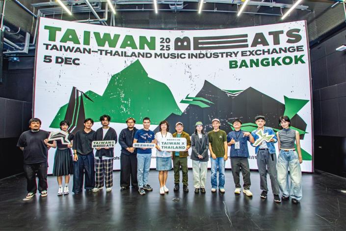 thumbnail_圖1-臺泰商務交流團合照（圖中白衣者為文化部影視局高明秀副局長、右為台灣商務團長瀚草文創董事長湯昇榮）