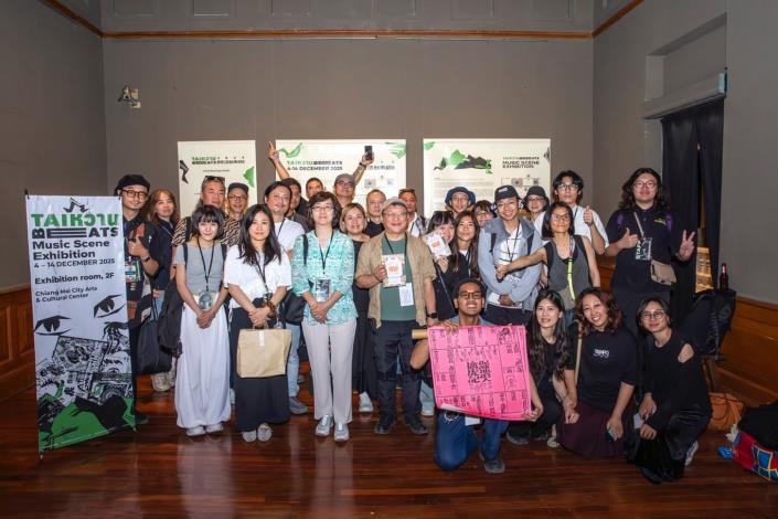 圖2-台灣商務團參訪臺灣流行音樂周邊設計展