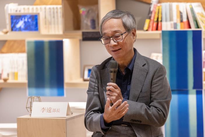 文化部長李遠表示，自上任以來創辦了「台灣影視編劇學院」、「繪本及圖文書學校」等機制，讓大家可以在學校裡一起學習、討論，並在這個生態中互相「取暖」及工作。