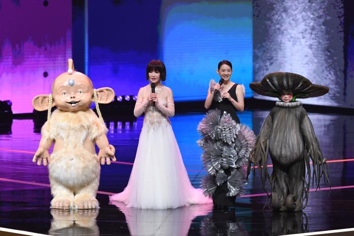 第60屆戲劇類金鐘獎頒獎典禮_頒獎人潘迎紫、靈芝草人、嗶啵、主持人曾寶儀