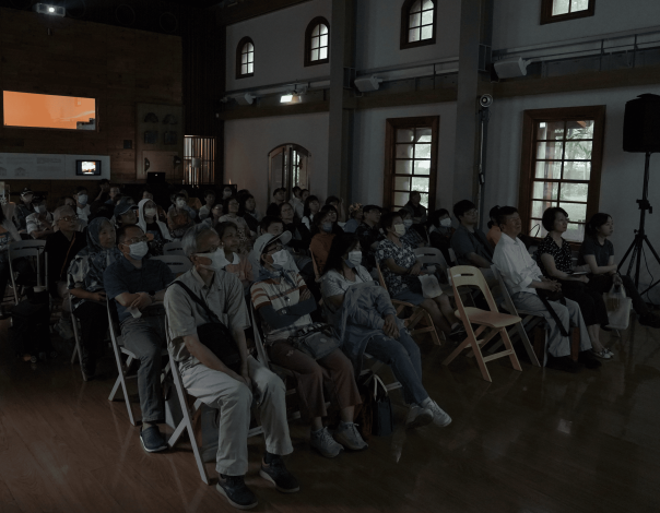 《造山者－世紀的賭注》「螢火蟲電影院」首映現場，觀眾全神貫注
