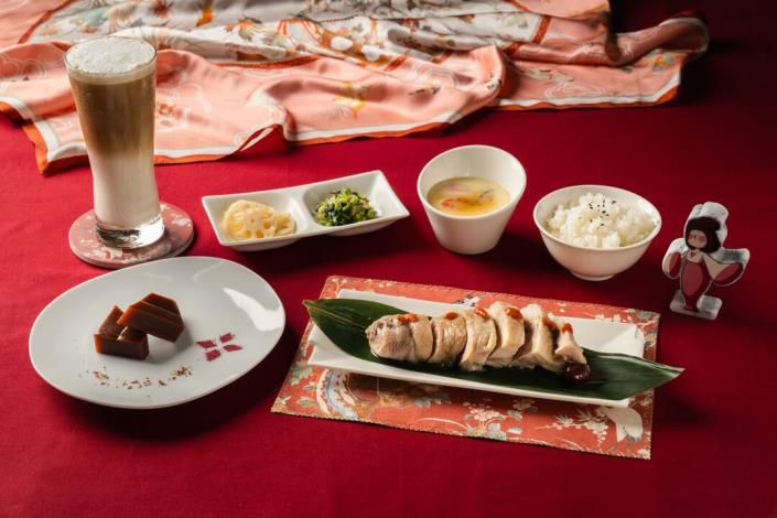 史博館4樓荷悅餐廳以館藏版畫《貴妃醉酒》(館藏編號85-00510)為題，可享用唐代風華醉雞套餐。