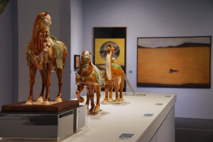 「歷史神展開－松山奉天宮X國立歷史博物館」特展展出以3D列印及「中華文物箱」仿製之歷史文物，包含多件青銅器及唐三彩等。