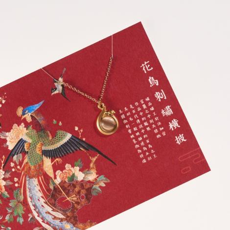 雅治_花鳥刺繡橫披_卡片項鍊_圖一