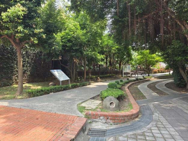 展覽室旁步道