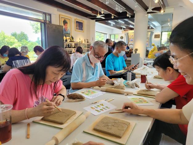 0821王英信美術館參觀並體驗製作「台灣新創花磚」