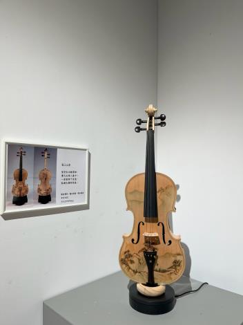 作品《弦上山居》
