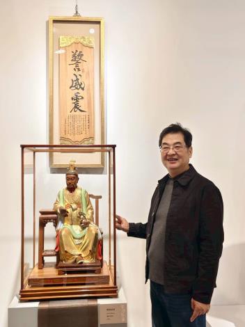 藝術家陳啟村和作品《卯兔星君》