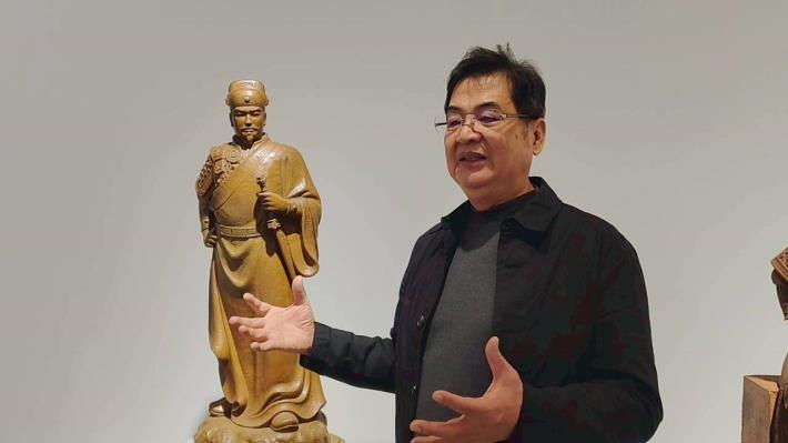 藝術家陳啟村和作品《英雄鄭成功》