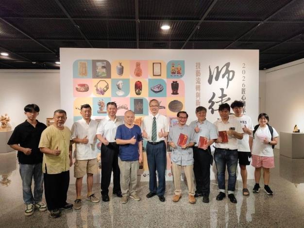 尹彙武館長（中）及參展工藝師