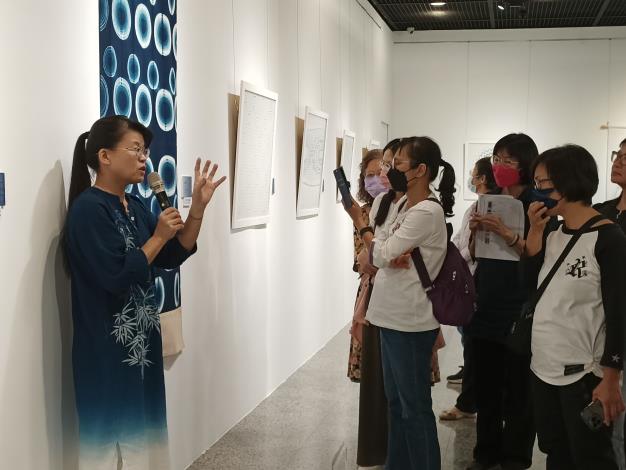 湯文君藍染創作展-志工導訓現場 (6)