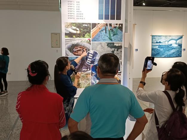 湯文君藍染創作展-志工導訓現場 (13)
