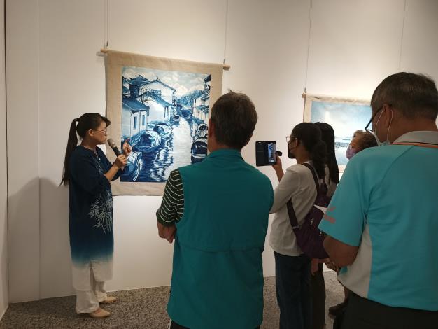 湯文君藍染創作展-志工導訓現場 (8)