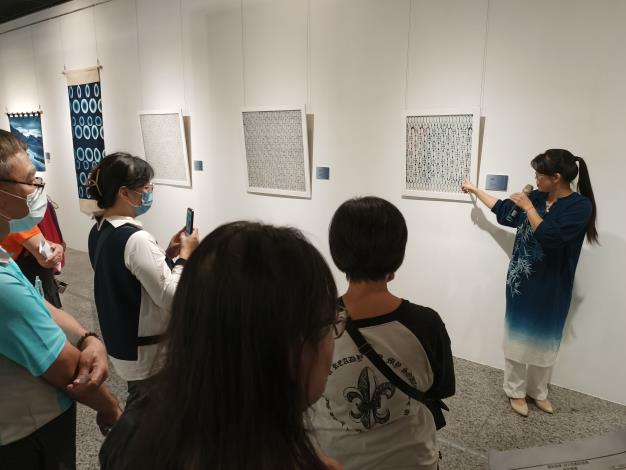湯文君藍染創作展-志工導訓現場 (4)