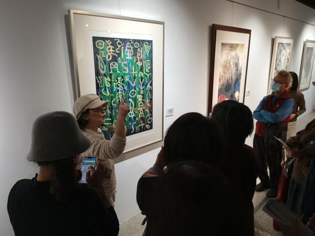 張芯晨版畫創作展-志工導訓現場 (3)