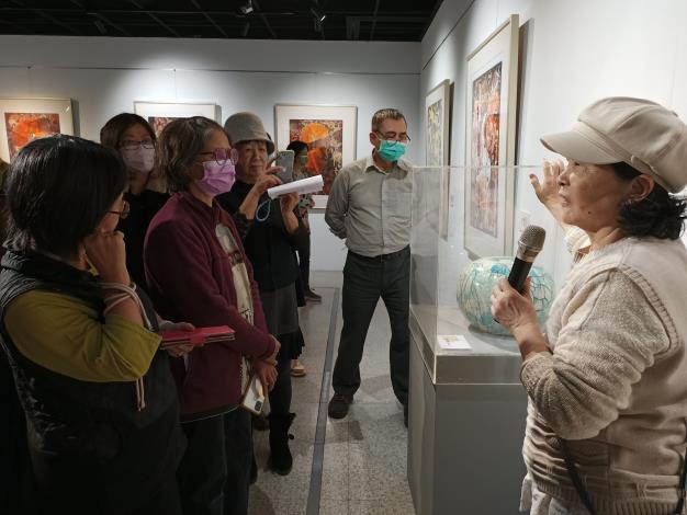 張芯晨版畫創作展-志工導訓現場 (11)