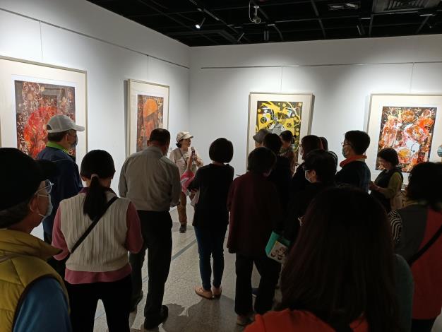張芯晨版畫創作展-志工導訓現場 (9)