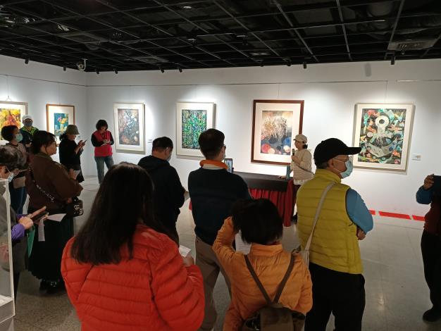 張芯晨版畫創作展-志工導訓現場 (1)