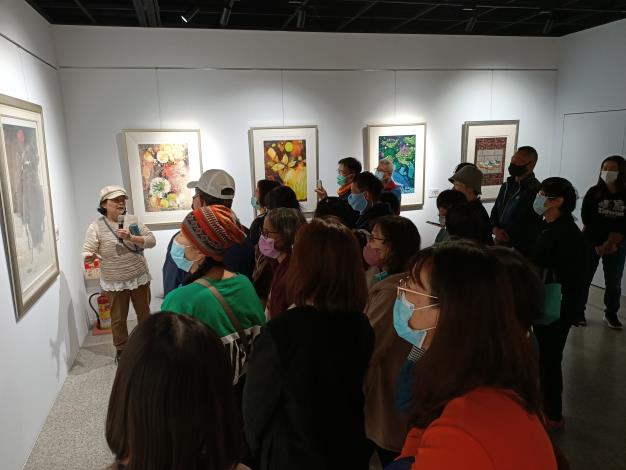 張芯晨版畫創作展-志工導訓現場 (4)