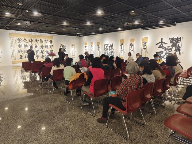 於同生知命書藝展-志工導訓現場 (1)