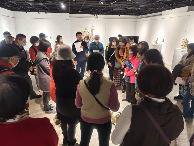 法成憲金屬雕塑創作展-志工導訓現場 (1)