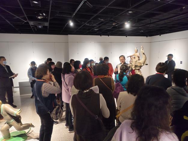 法成憲金屬雕塑創作展-志工導訓現場 (2)
