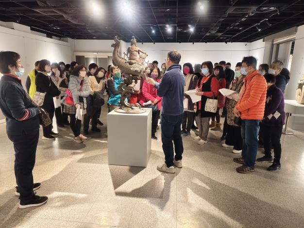 法成憲金屬雕塑創作展-志工導訓現場 (4)