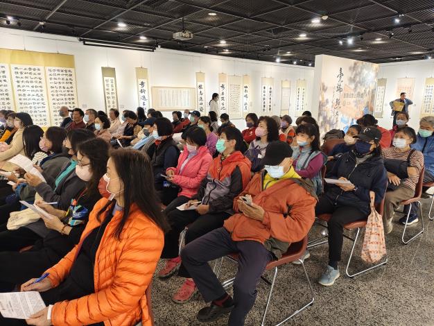 劉嘉成書法篆刻展-志工導訓現場 (3)