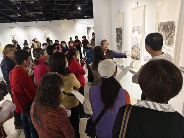 墨雲域境-墨雲畫會聯展-志工導訓現場 (10)