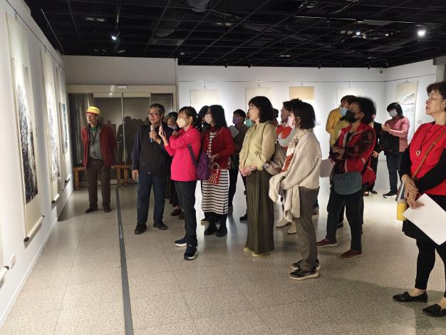 墨雲域境-墨雲畫會聯展-志工導訓現場 (15)