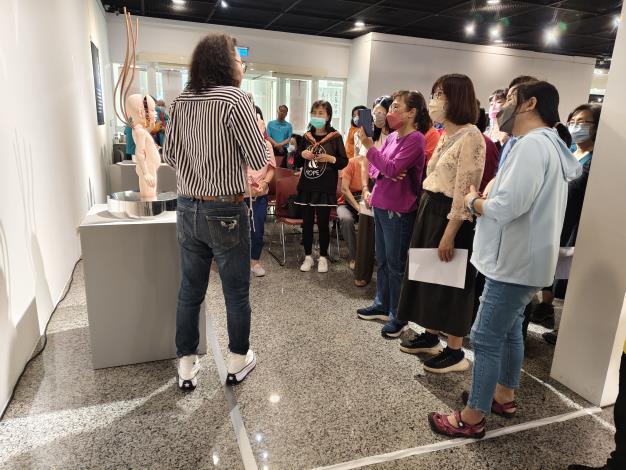林時植陶藝複合媒材創作展-志工導訓現場 (6)