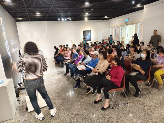 林時植陶藝複合媒材創作展-志工導訓現場 (2)