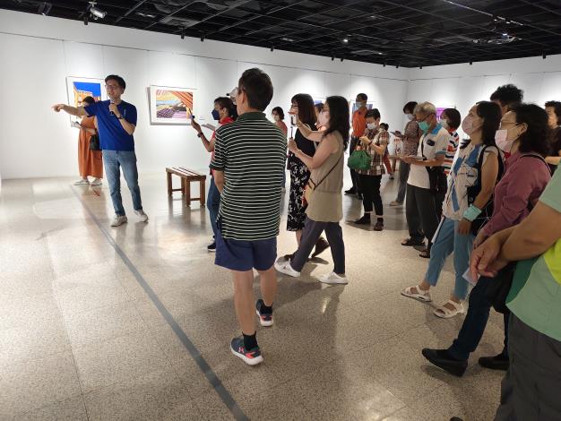 黃俊明數位藝術展-志工導訓現場 (4)