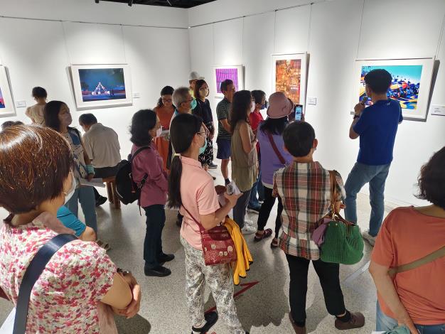 黃俊明數位藝術展-志工導訓現場 (7)