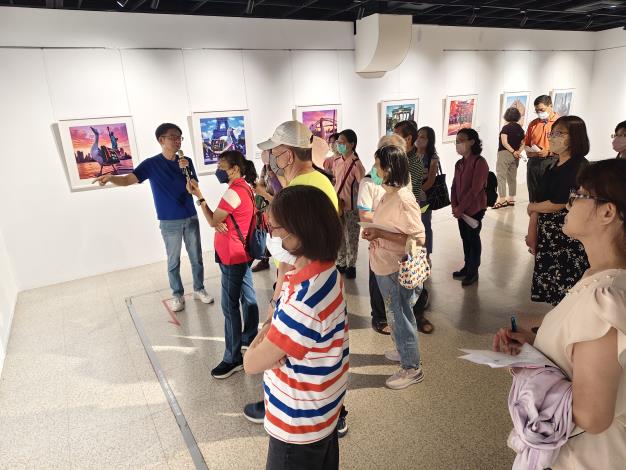 黃俊明數位藝術展-志工導訓現場 (10)