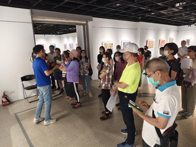 黃俊明數位藝術展-志工導訓現場 (15)