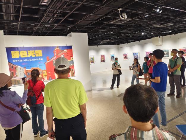 黃俊明數位藝術展-志工導訓現場 (1)
